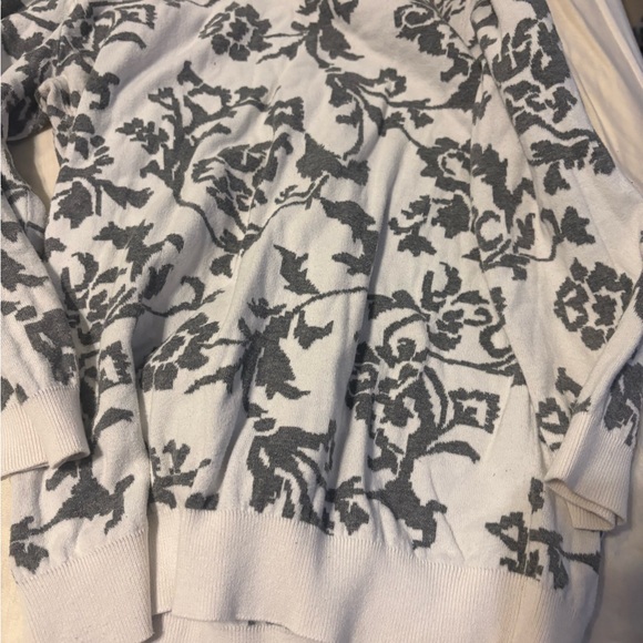 LOFT Gray Floral Crew Neck Sweater - Picture 3 of 3